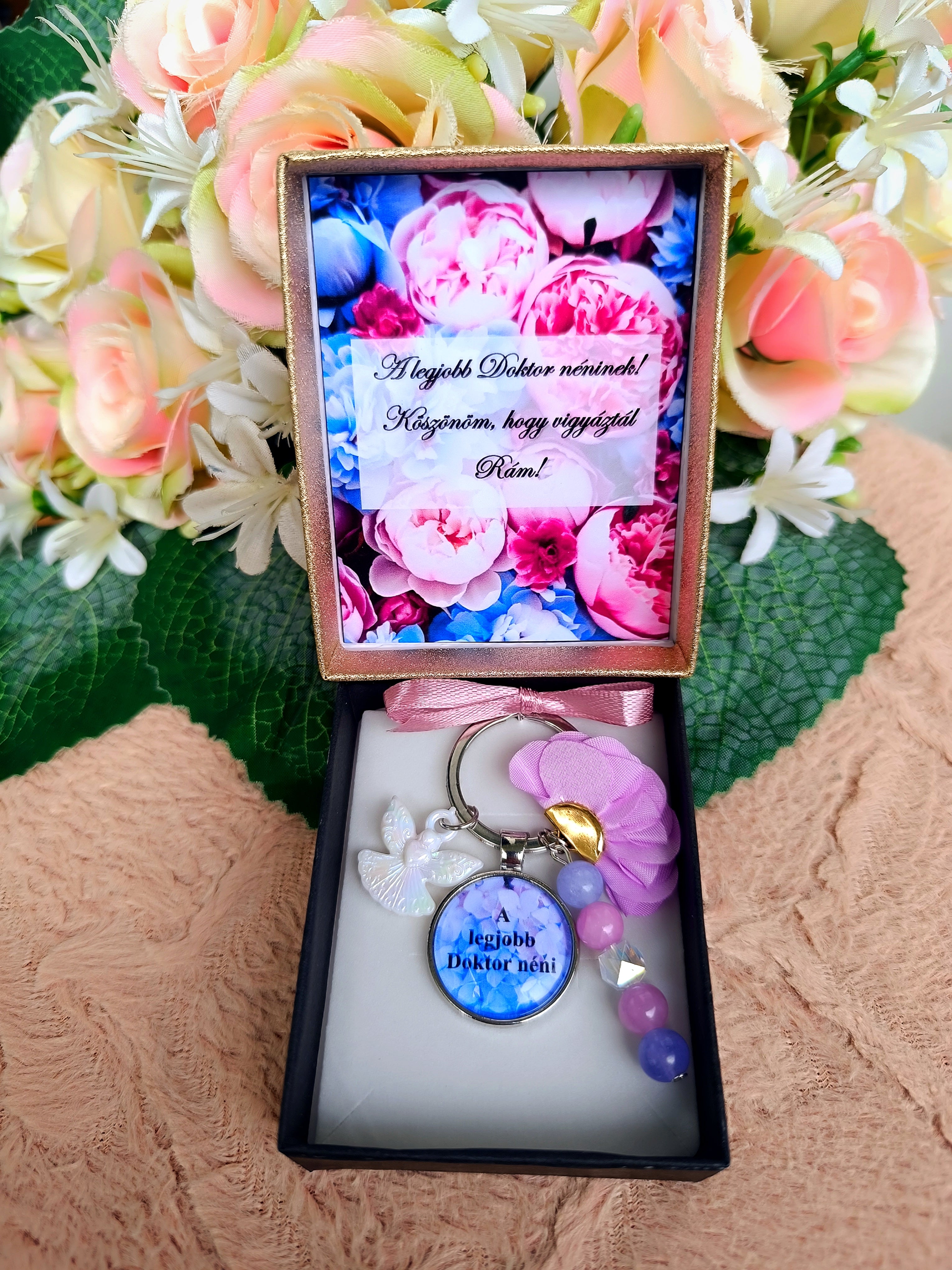 A legjobb asszisztens / doktor néni angyalos lila kulcstartó